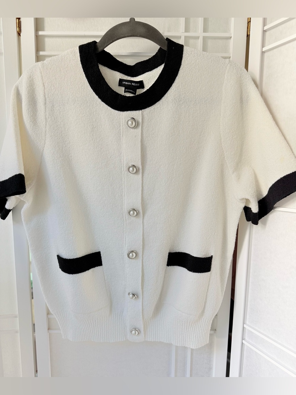 Urban Revivo White Short-Sleeve Knit Cardigan with Black Trim